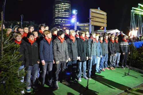 Singing at Wintery Wonderland in Cardiff (Photo by Steve Thomas’ © Only Boys Aloud)