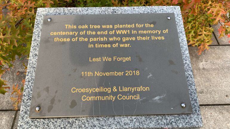 a memorial plaque to fallen soldiers