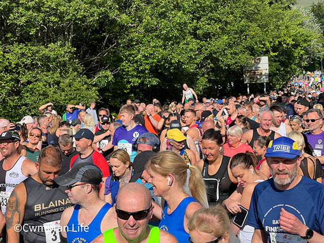 a large group of around 200 runners at the start of a race