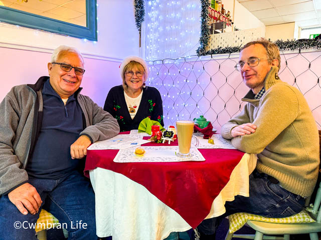 Lesley (Centre) with two customer