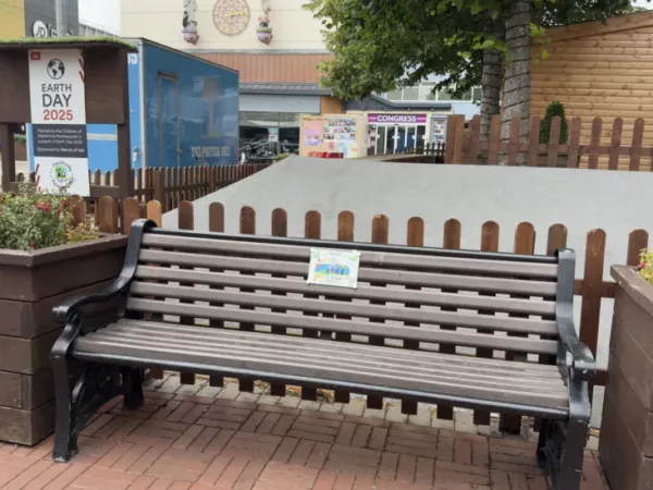 ‘Happy to Chat’ plaques added to benches across Cwmbran to spark conversations